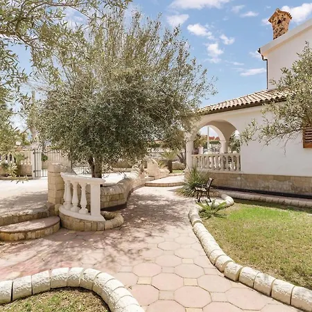 Antonia Holiday home *